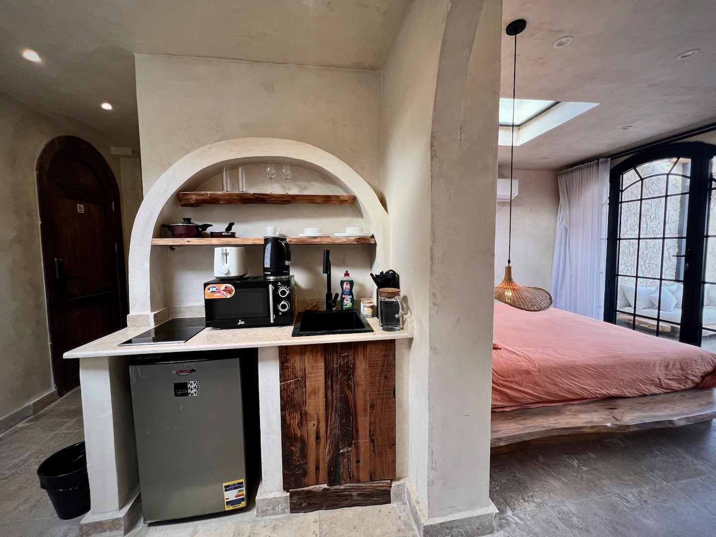 Suspiroo | Skylight + Private Jacuzzi Terrace — Studio in Giza, Egypt — photo 10