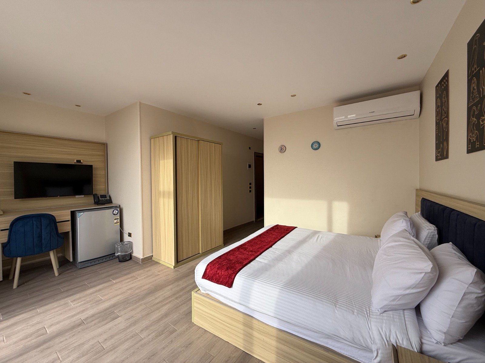 Deluxe Room with Balcony – Pyramids Khan Hotel, Giza — Private room in a hotel in Pyramids Khan Hotel, Al Haram, Giza, Egypt — photo 2