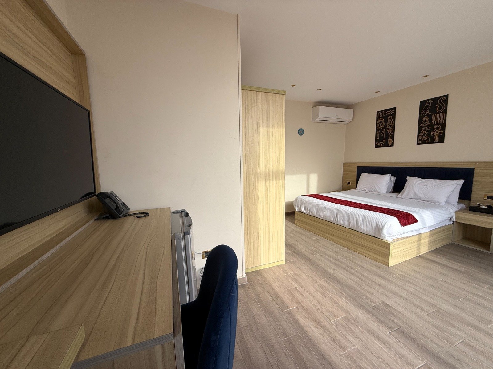Deluxe Triple Room with Balcony – Pyramids Khan Hotel, Giza — Private room in a hotel in Pyramids Khan Hotel, Al Haram, Giza, Egypt — photo 3