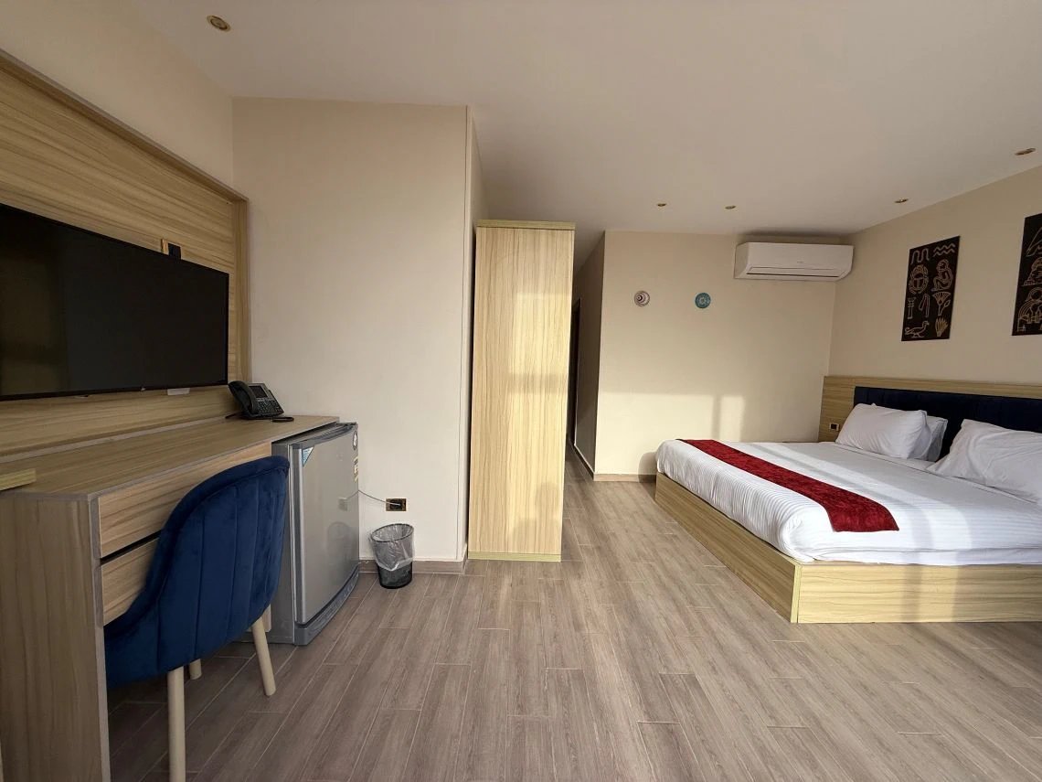 Deluxe Triple Room with Balcony – Pyramids Khan Hotel, Giza — Private room in a hotel in Pyramids Khan Hotel, Al Haram, Giza, Egypt — photo 5